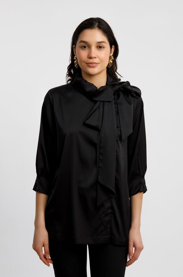 Fular Detaylı Saten Bluz